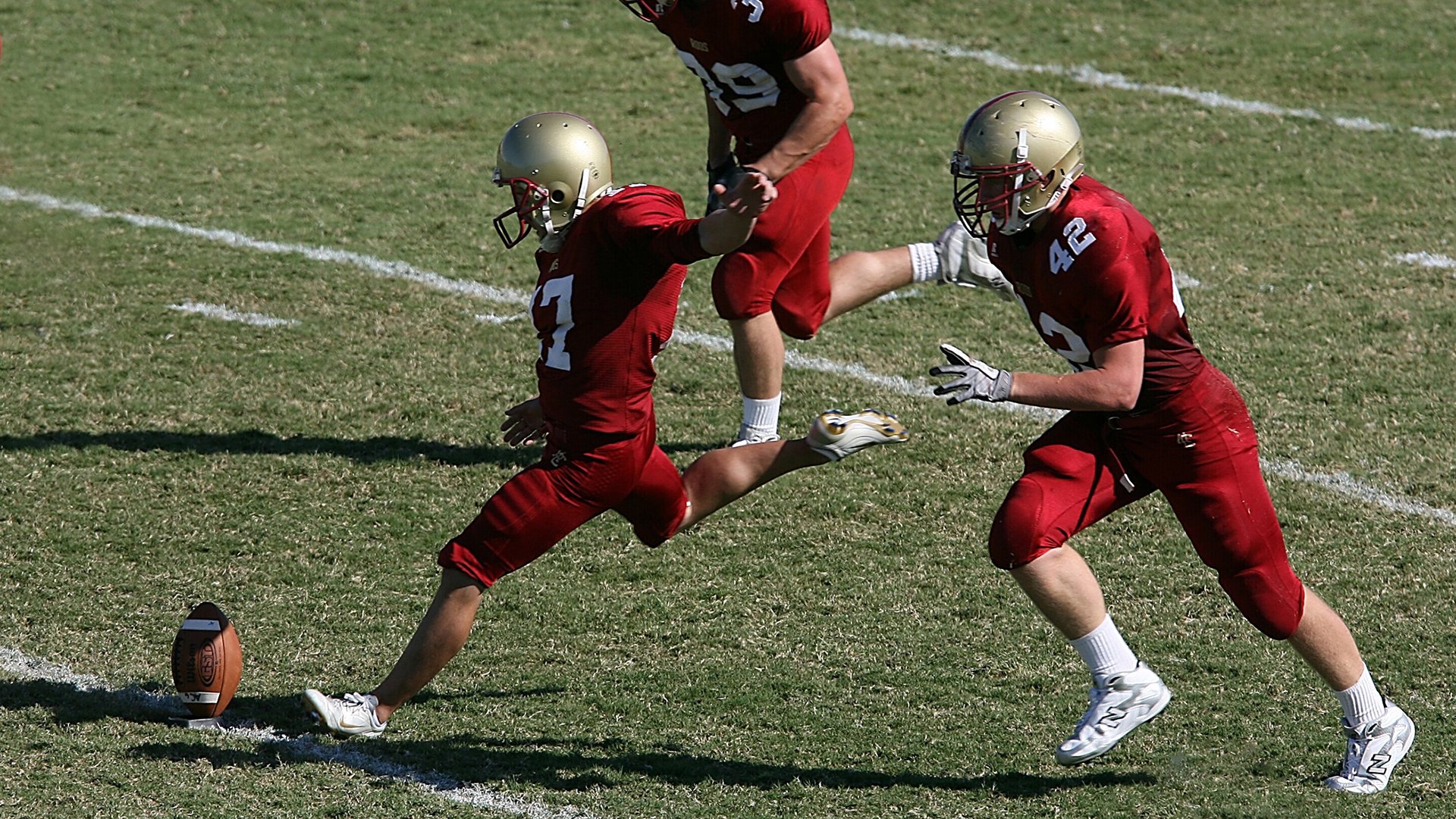 是否应鼓励球员参与老年社区体育计划